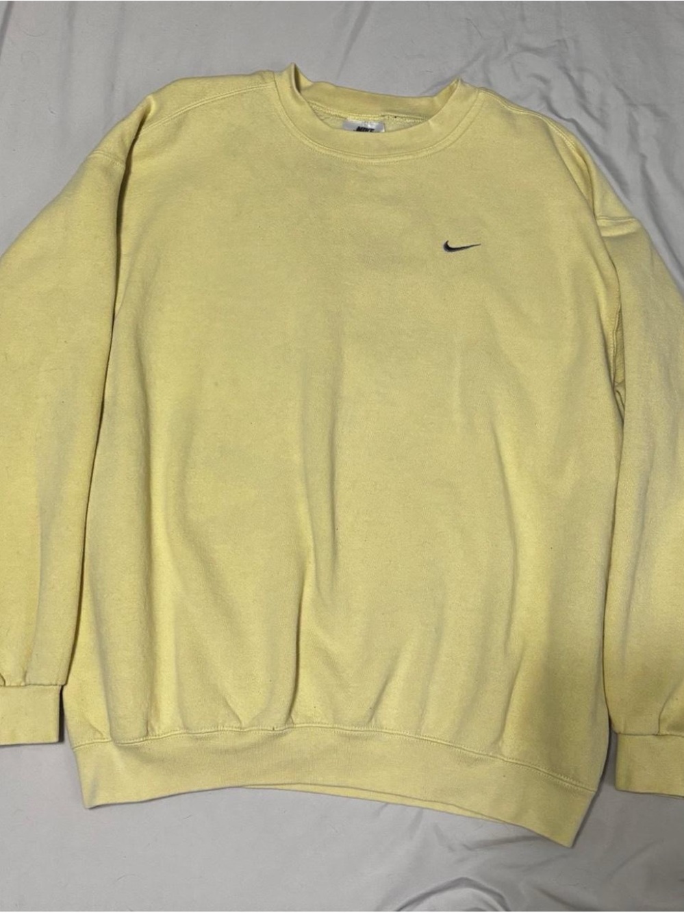 Vintage Nike Men’s Pale Yellow Crewneck Sweatshirt